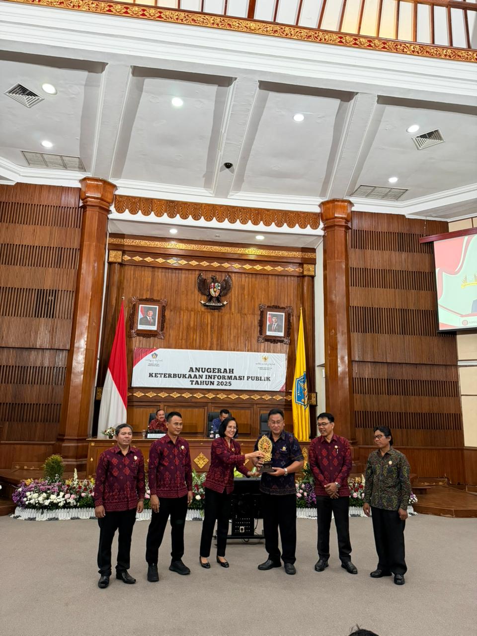 BRIDA Kota Denpasar Raih Predikat Badan Publik Informatif Pada Anugerah Keterbukaan Informasi Publik Tahun 2025
